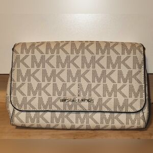Michael Kors Jet Set Monogram Crossbody— NWT— Vanilla/Pink Trim
